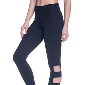 💟💟NWT-Black Gaiam gym capris 💟💟